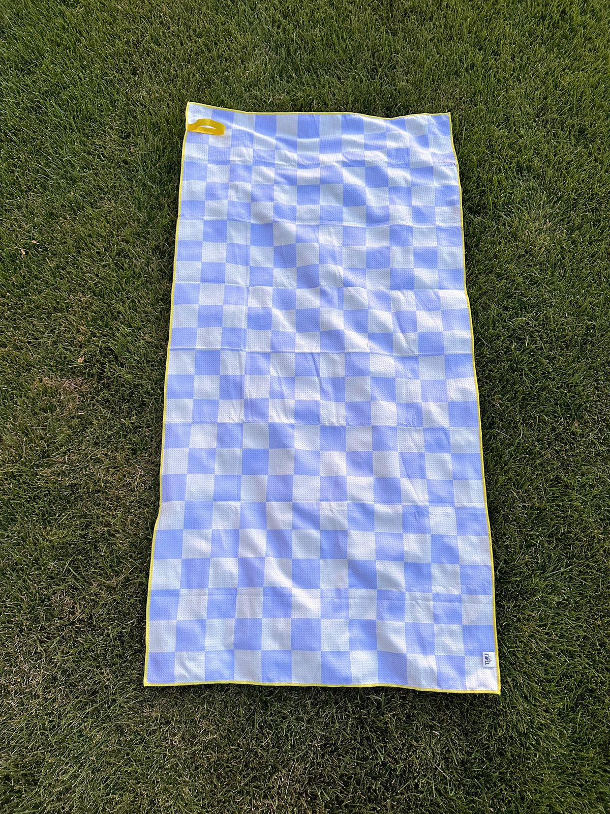 Yellow Daisy Pool Towel: Reversible, blue check side
